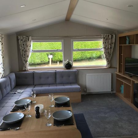 Exclusive 3 Bedroom Caravan, Sleeps 8 People At Parkdean Newquay Holiday Park, Cornwall, Uk Extérieur photo