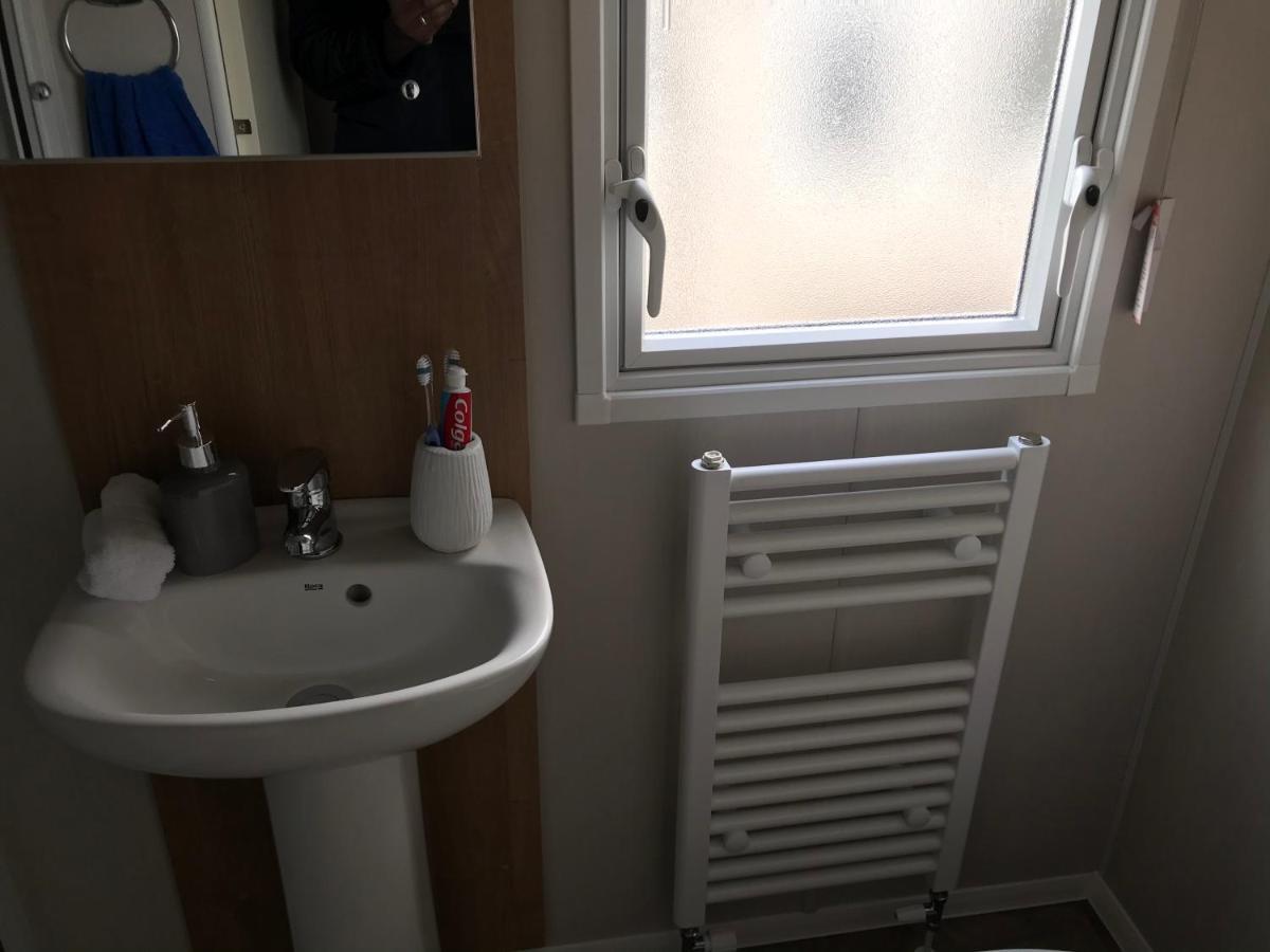 Exclusive 3 Bedroom Caravan, Sleeps 8 People At Parkdean Newquay Holiday Park, Cornwall, Uk Extérieur photo