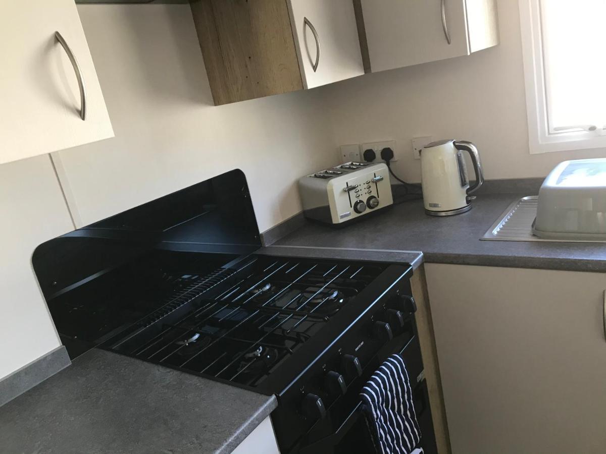 Exclusive 3 Bedroom Caravan, Sleeps 8 People At Parkdean Newquay Holiday Park, Cornwall, Uk Extérieur photo