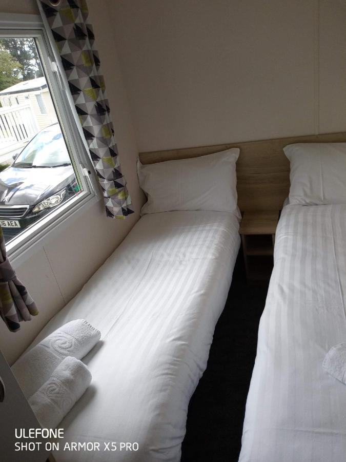 Exclusive 3 Bedroom Caravan, Sleeps 8 People At Parkdean Newquay Holiday Park, Cornwall, Uk Extérieur photo