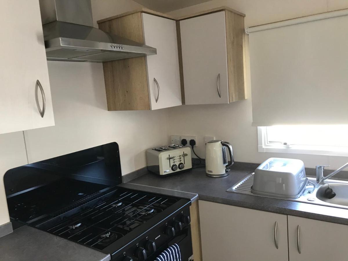 Exclusive 3 Bedroom Caravan, Sleeps 8 People At Parkdean Newquay Holiday Park, Cornwall, Uk Extérieur photo