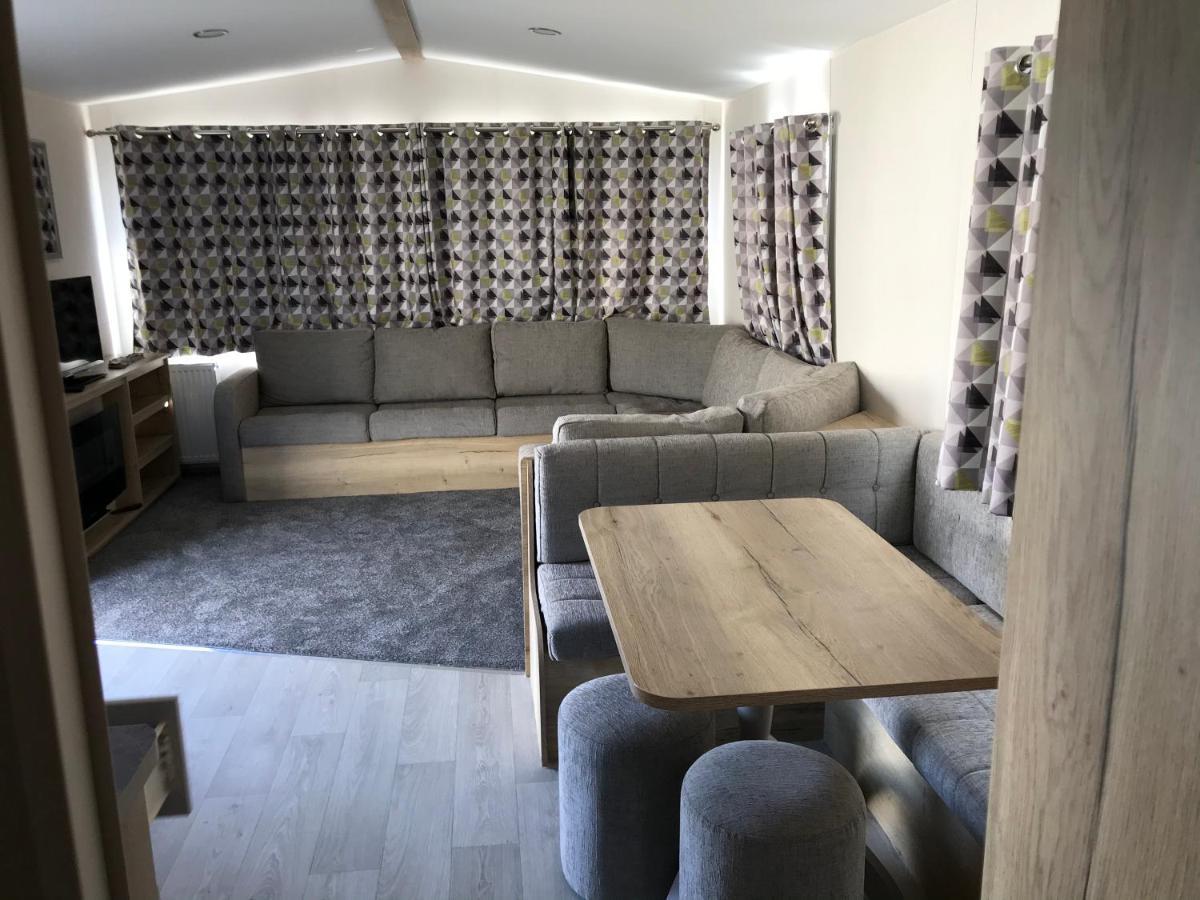 Exclusive 3 Bedroom Caravan, Sleeps 8 People At Parkdean Newquay Holiday Park, Cornwall, Uk Extérieur photo