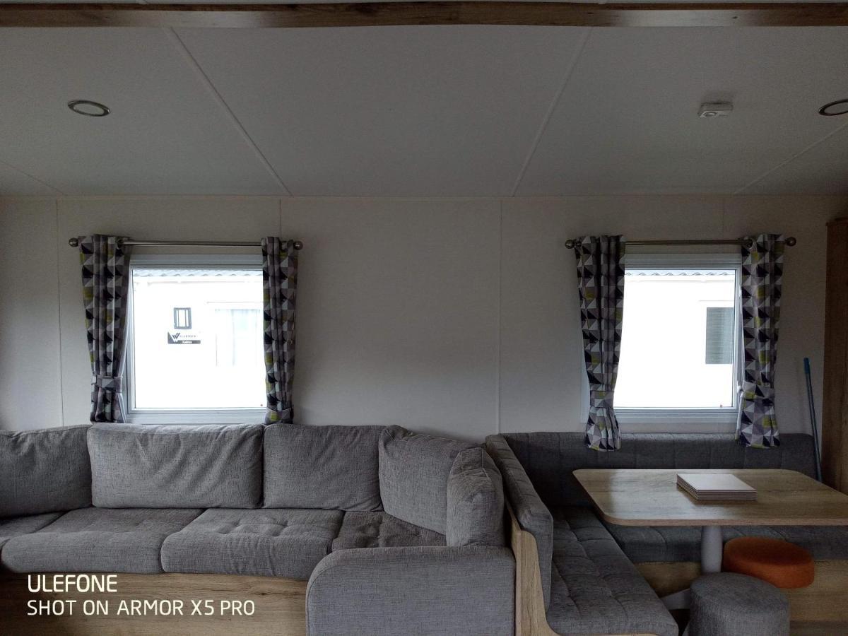 Exclusive 3 Bedroom Caravan, Sleeps 8 People At Parkdean Newquay Holiday Park, Cornwall, Uk Extérieur photo