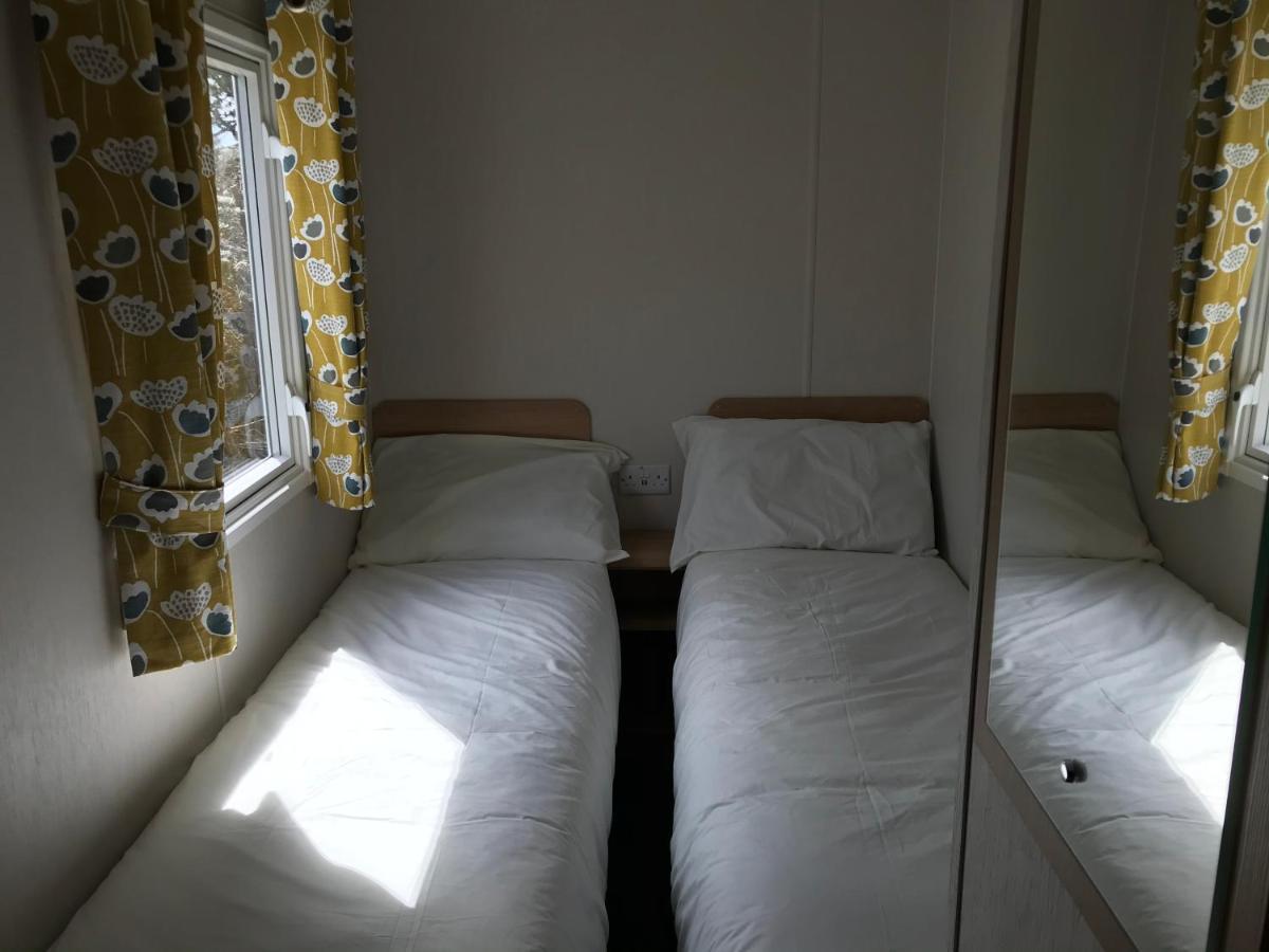 Exclusive 3 Bedroom Caravan, Sleeps 8 People At Parkdean Newquay Holiday Park, Cornwall, Uk Extérieur photo