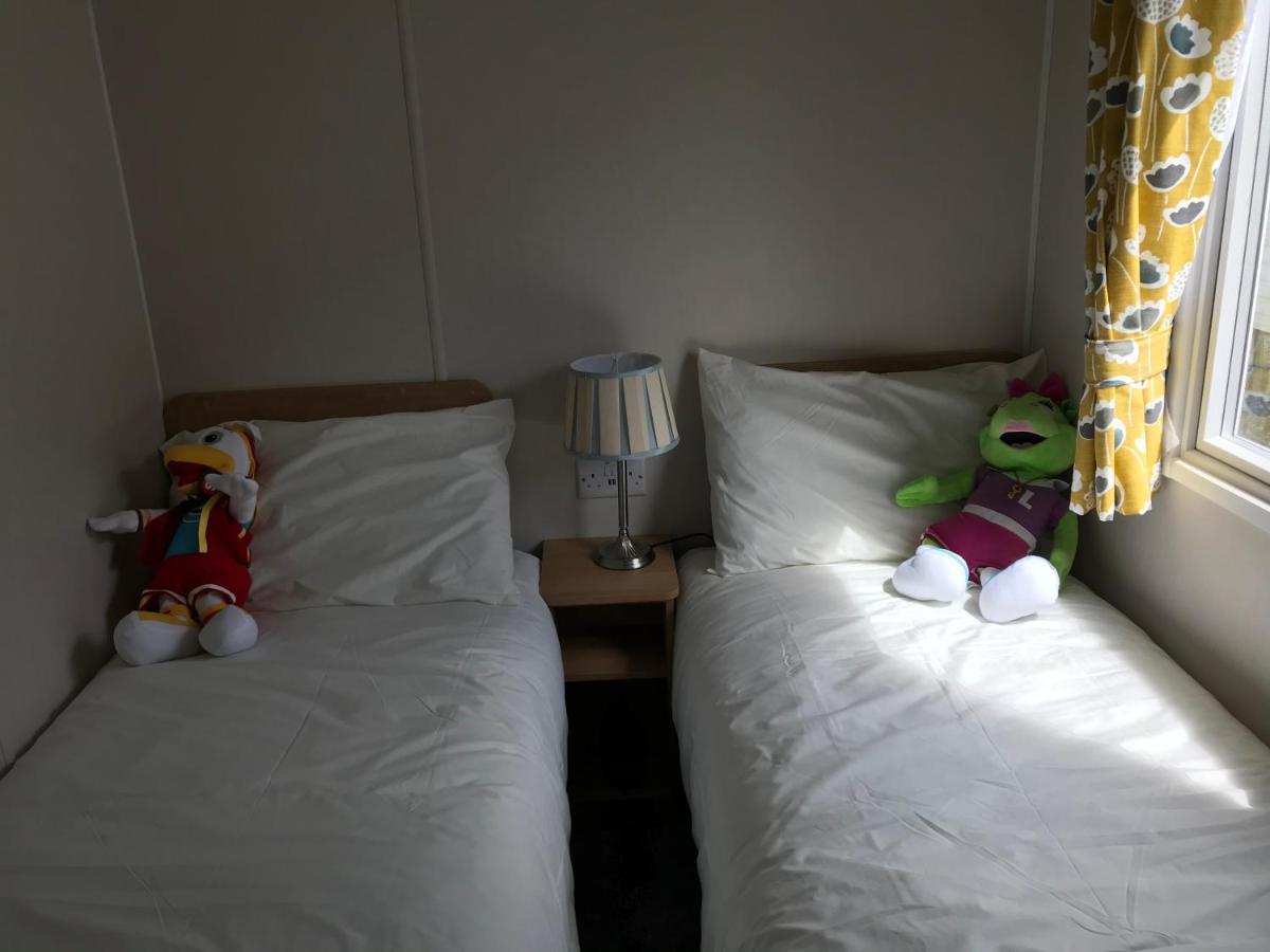 Exclusive 3 Bedroom Caravan, Sleeps 8 People At Parkdean Newquay Holiday Park, Cornwall, Uk Extérieur photo