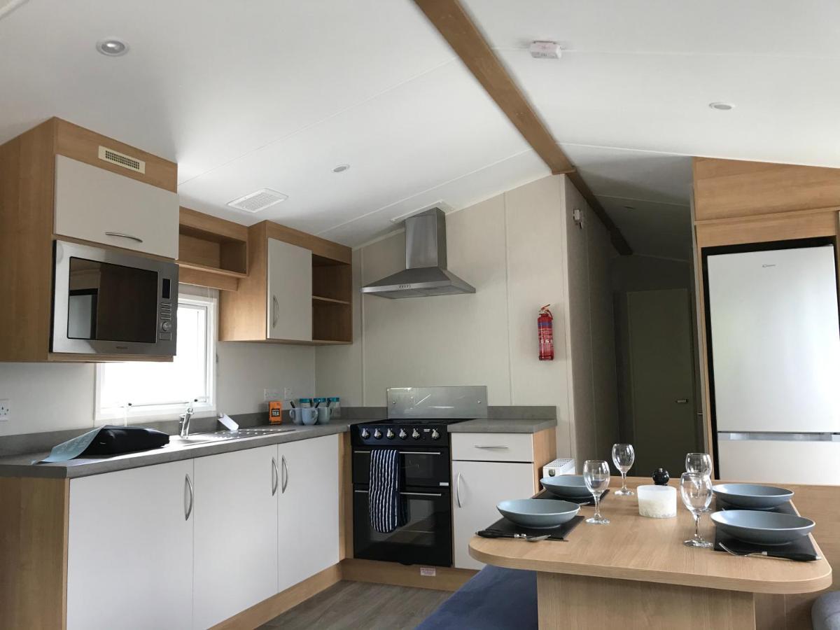 Exclusive 3 Bedroom Caravan, Sleeps 8 People At Parkdean Newquay Holiday Park, Cornwall, Uk Extérieur photo