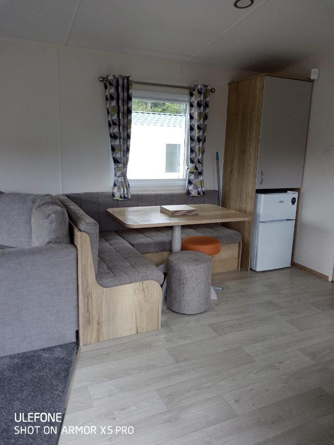 Exclusive 3 Bedroom Caravan, Sleeps 8 People At Parkdean Newquay Holiday Park, Cornwall, Uk Extérieur photo