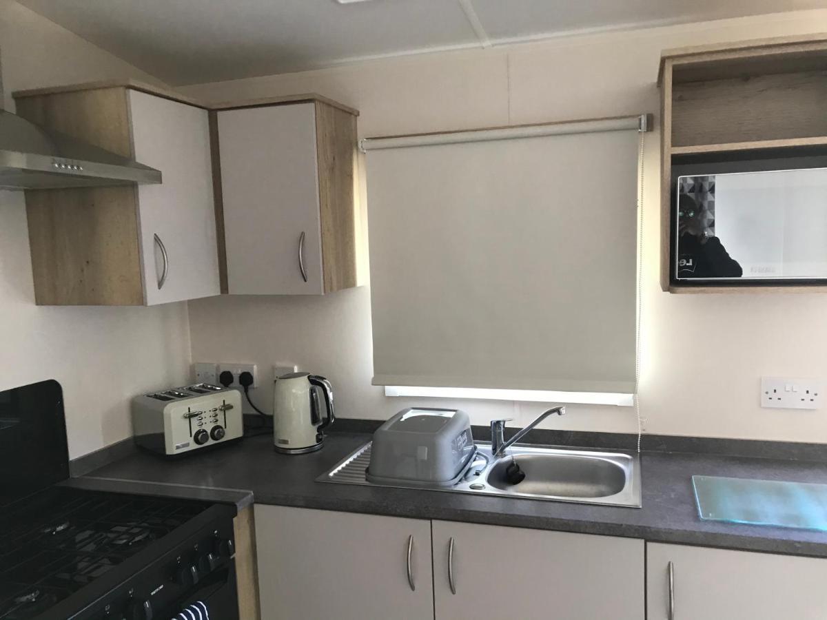 Exclusive 3 Bedroom Caravan, Sleeps 8 People At Parkdean Newquay Holiday Park, Cornwall, Uk Extérieur photo
