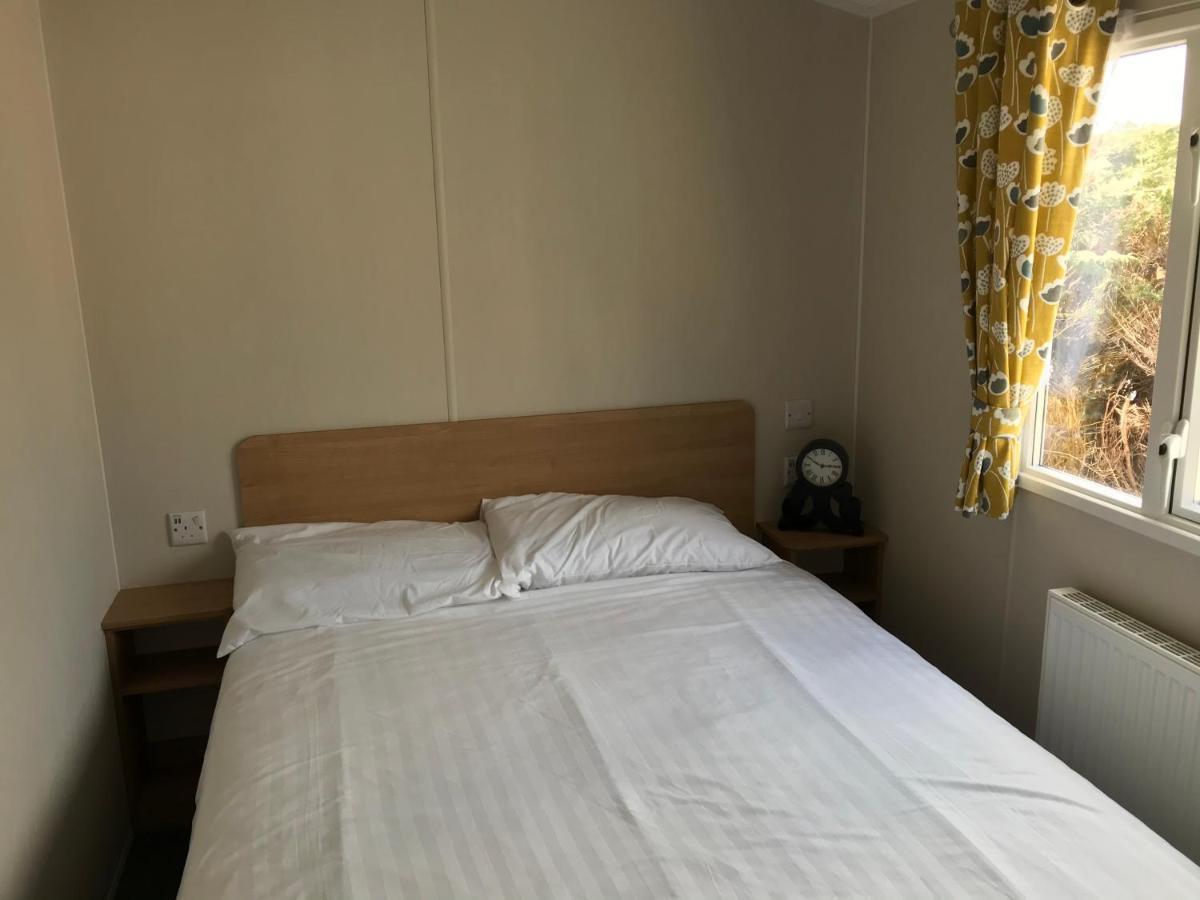 Exclusive 3 Bedroom Caravan, Sleeps 8 People At Parkdean Newquay Holiday Park, Cornwall, Uk Extérieur photo