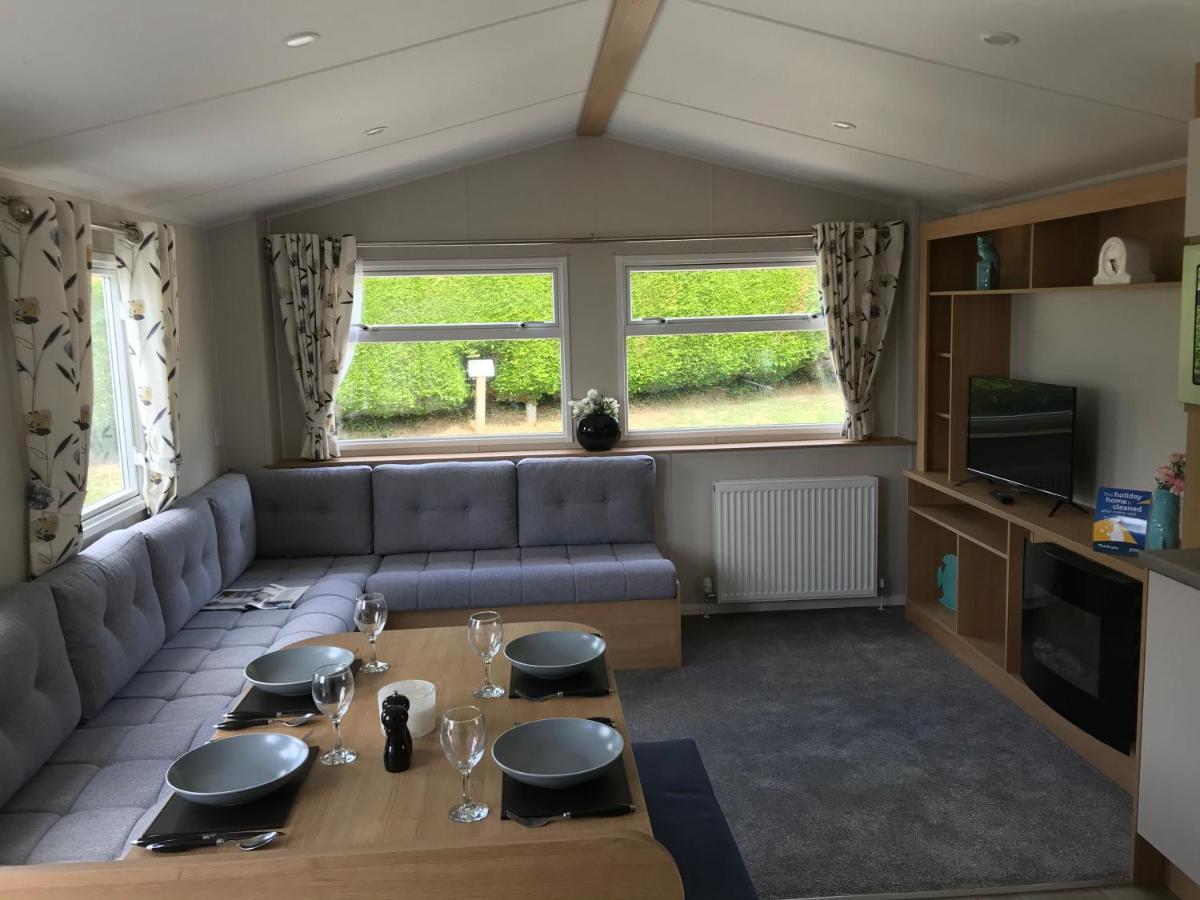 Exclusive 3 Bedroom Caravan, Sleeps 8 People At Parkdean Newquay Holiday Park, Cornwall, Uk Extérieur photo