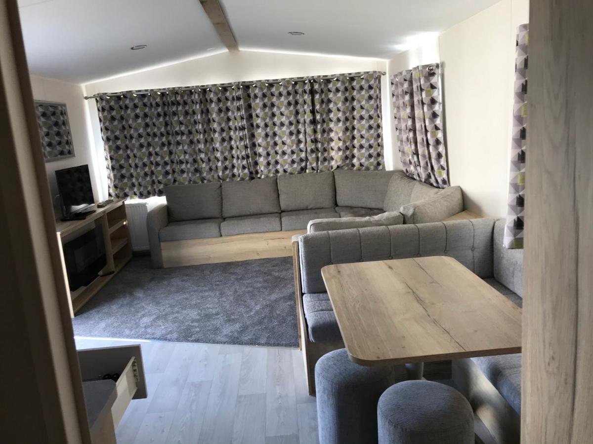 Exclusive 3 Bedroom Caravan, Sleeps 8 People At Parkdean Newquay Holiday Park, Cornwall, Uk Extérieur photo