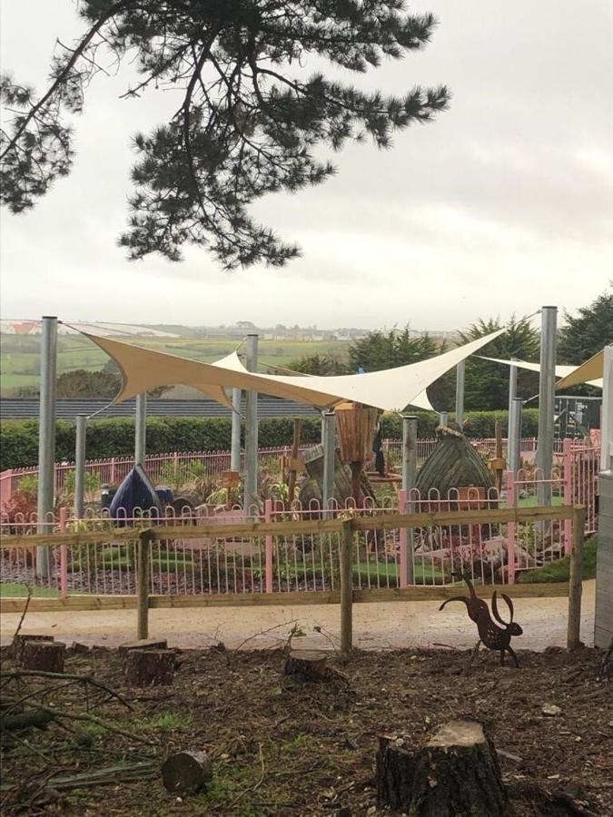 Exclusive 3 Bedroom Caravan, Sleeps 8 People At Parkdean Newquay Holiday Park, Cornwall, Uk Extérieur photo